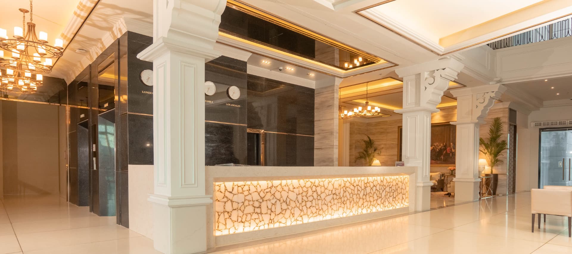 Hero image hotel lobby